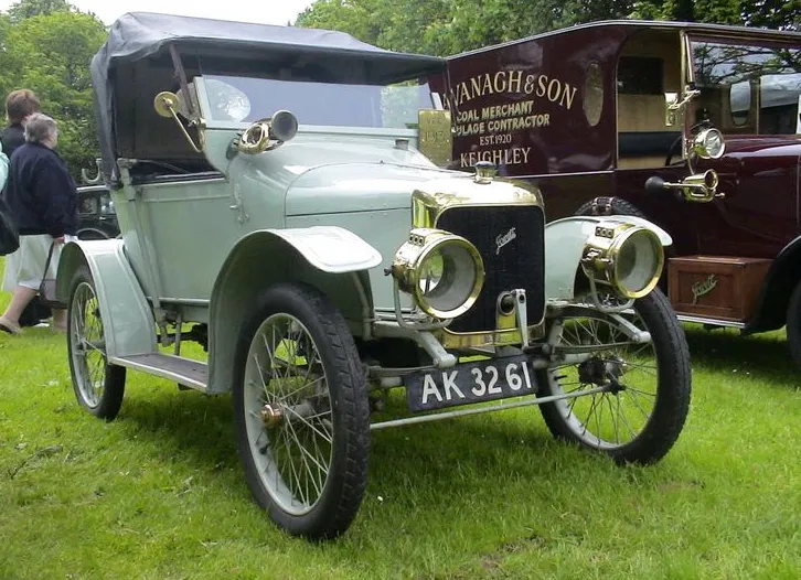 1913 --Tiller steering --6 hp 816 cc (831 cc from 1914)side-valve flat twin water-cooled, 2-seater, 48 produced 1906–1914. Three speed gearbox.